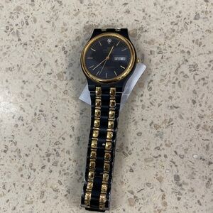 Sophisticated Black and Gold Men's Watch